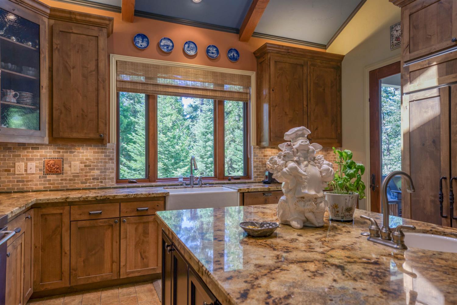 39155 Pitchwood Ln, Shaver Lake, CA 93664