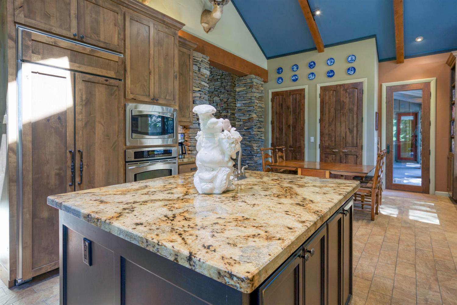 39155 Pitchwood Ln, Shaver Lake, CA 93664