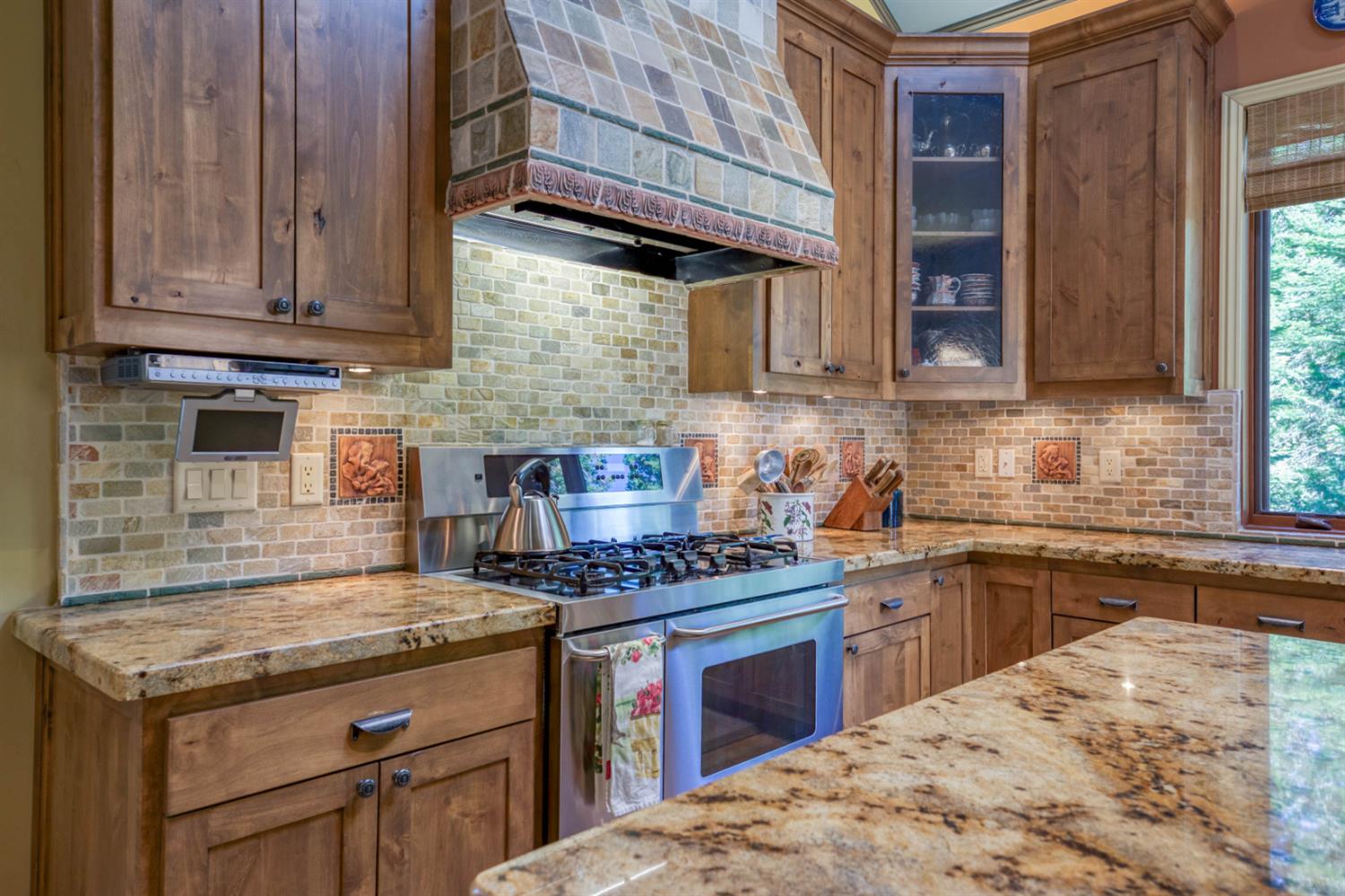 39155 Pitchwood Ln, Shaver Lake, CA 93664