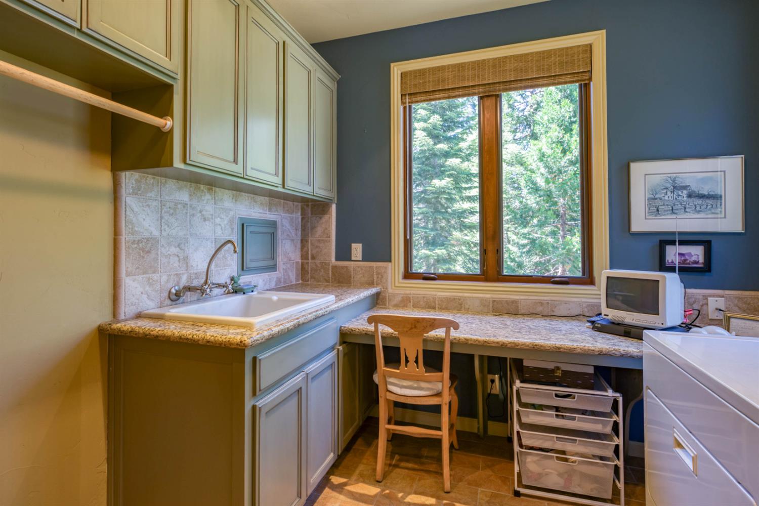 39155 Pitchwood Ln, Shaver Lake, CA 93664