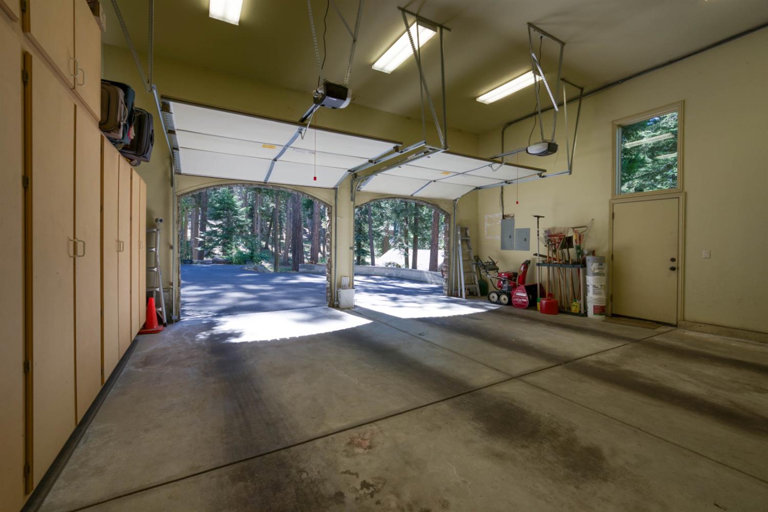 39155 Pitchwood Ln, Shaver Lake, CA 93664