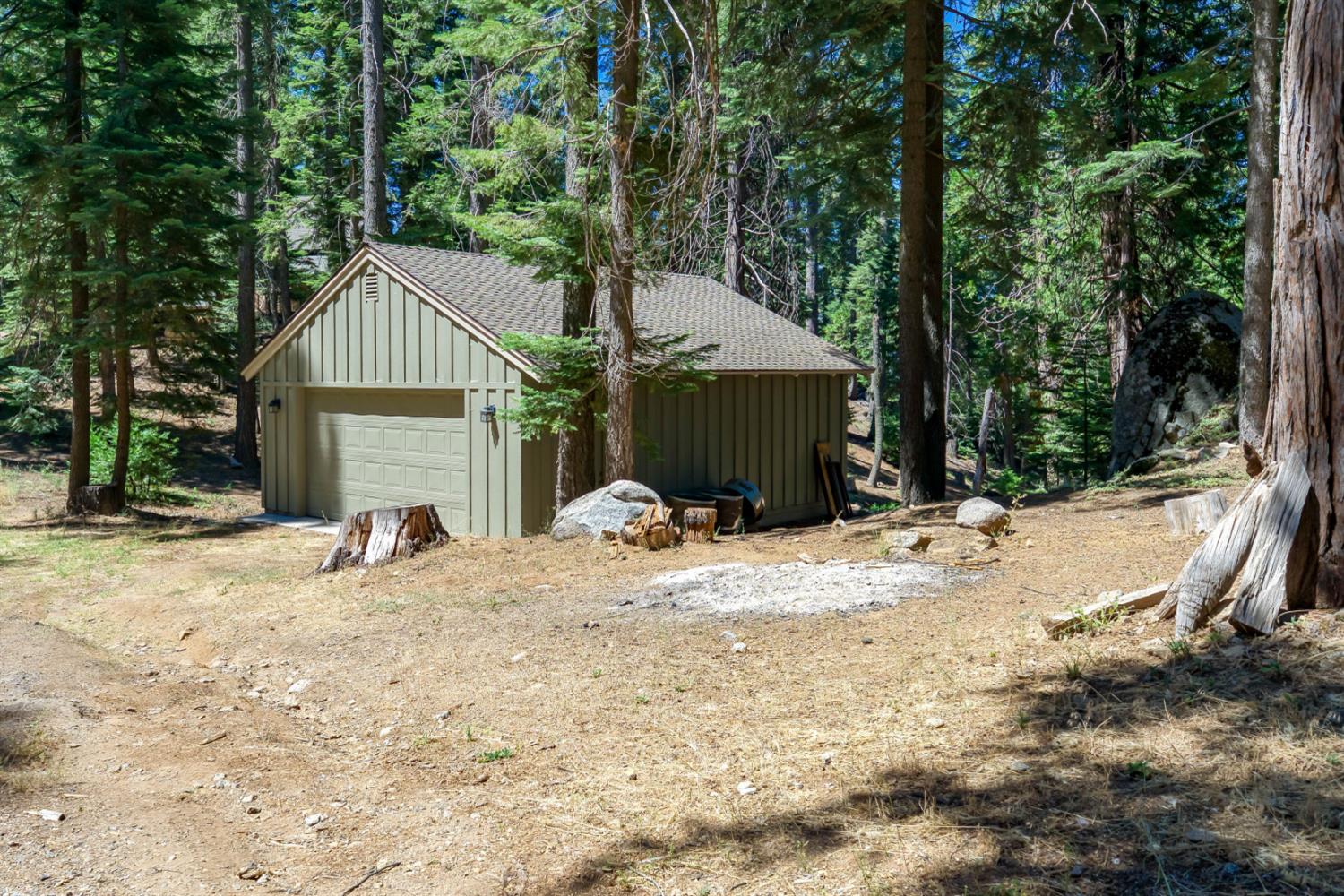 39155 Pitchwood Ln, Shaver Lake, CA 93664