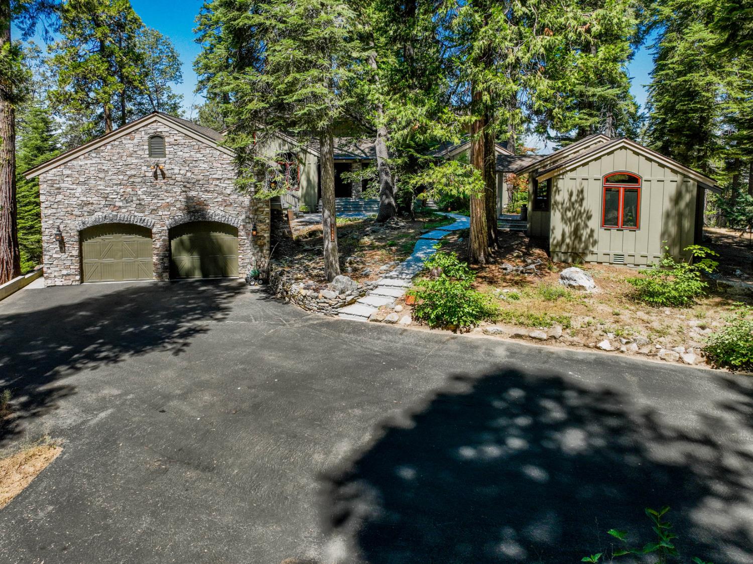 39155 Pitchwood Ln, Shaver Lake, CA 93664