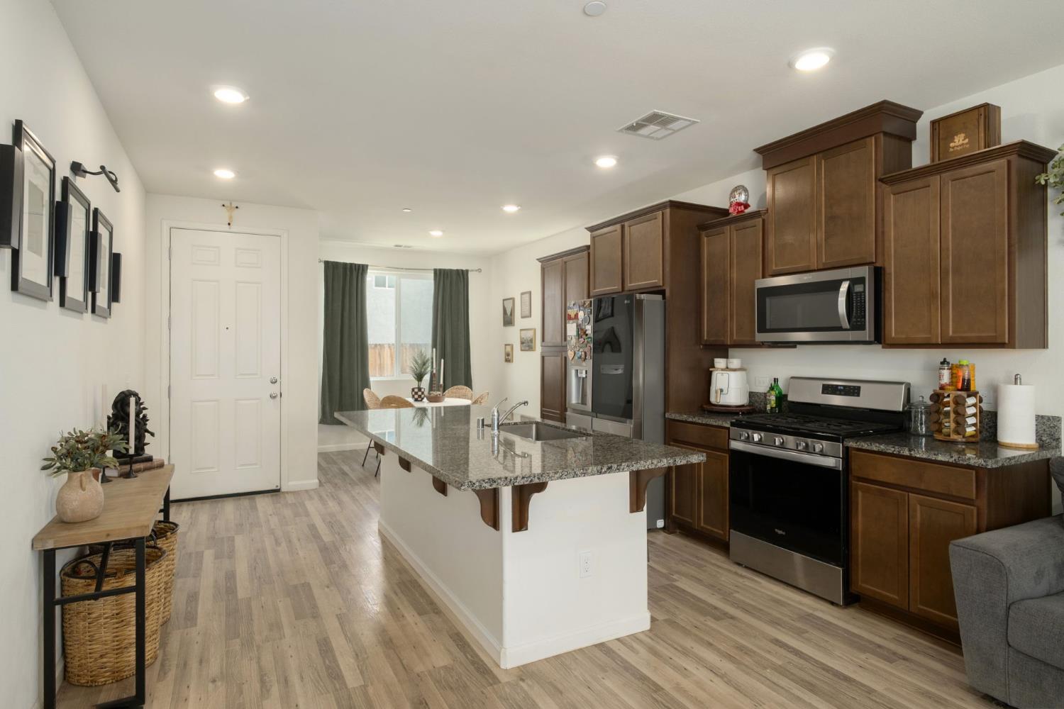 3233 E Mary Ave, Visalia, CA 93292