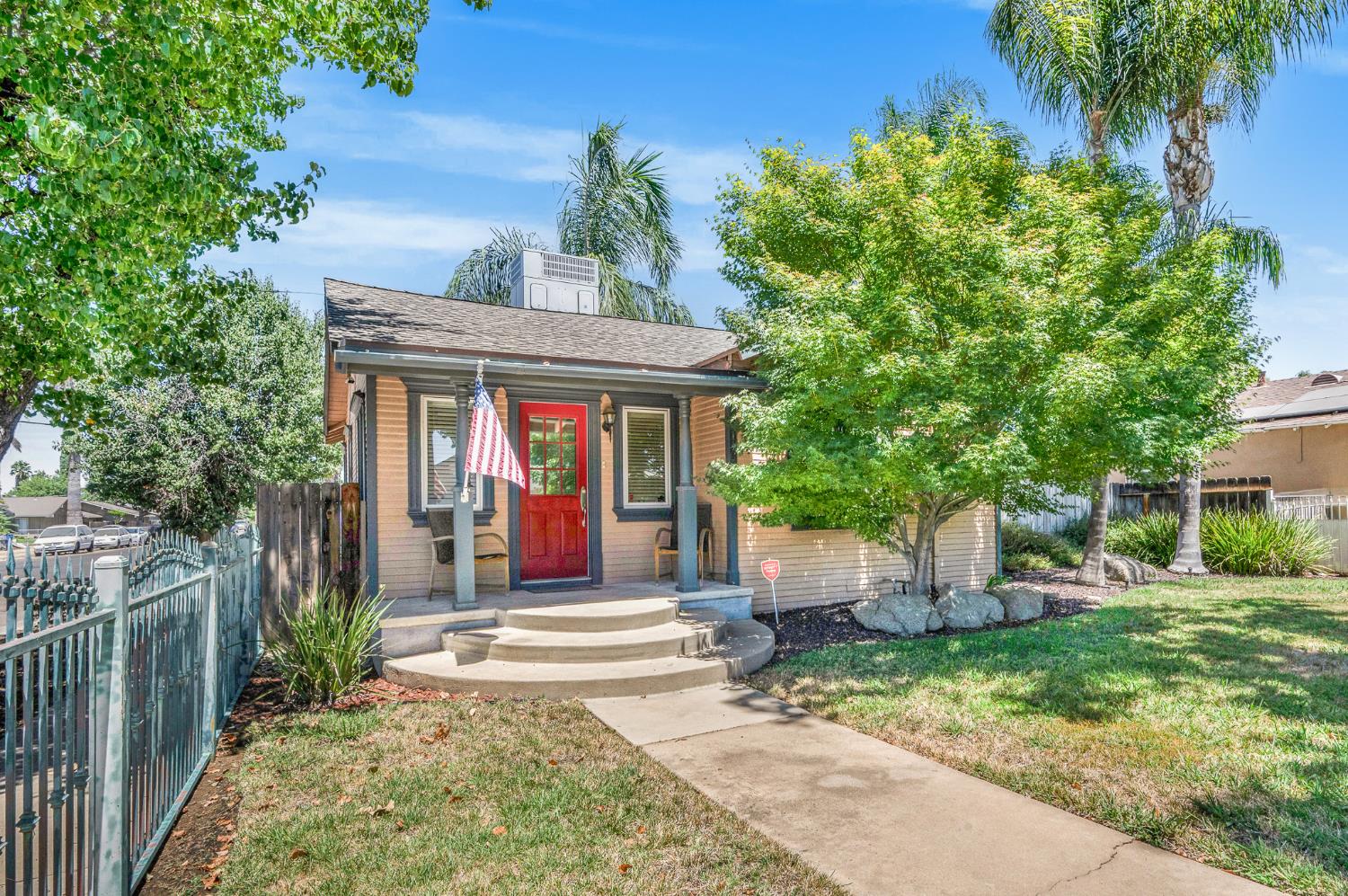 1107 E Brown Ave, Fresno, CA 93704