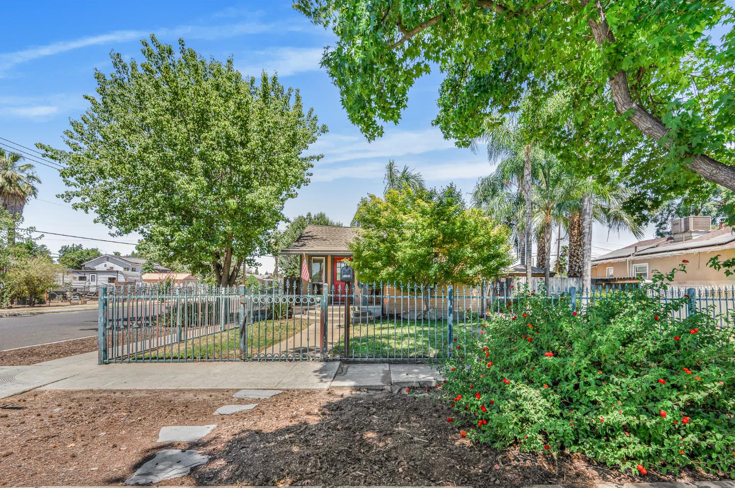 1107 E Brown Ave, Fresno, CA 93704