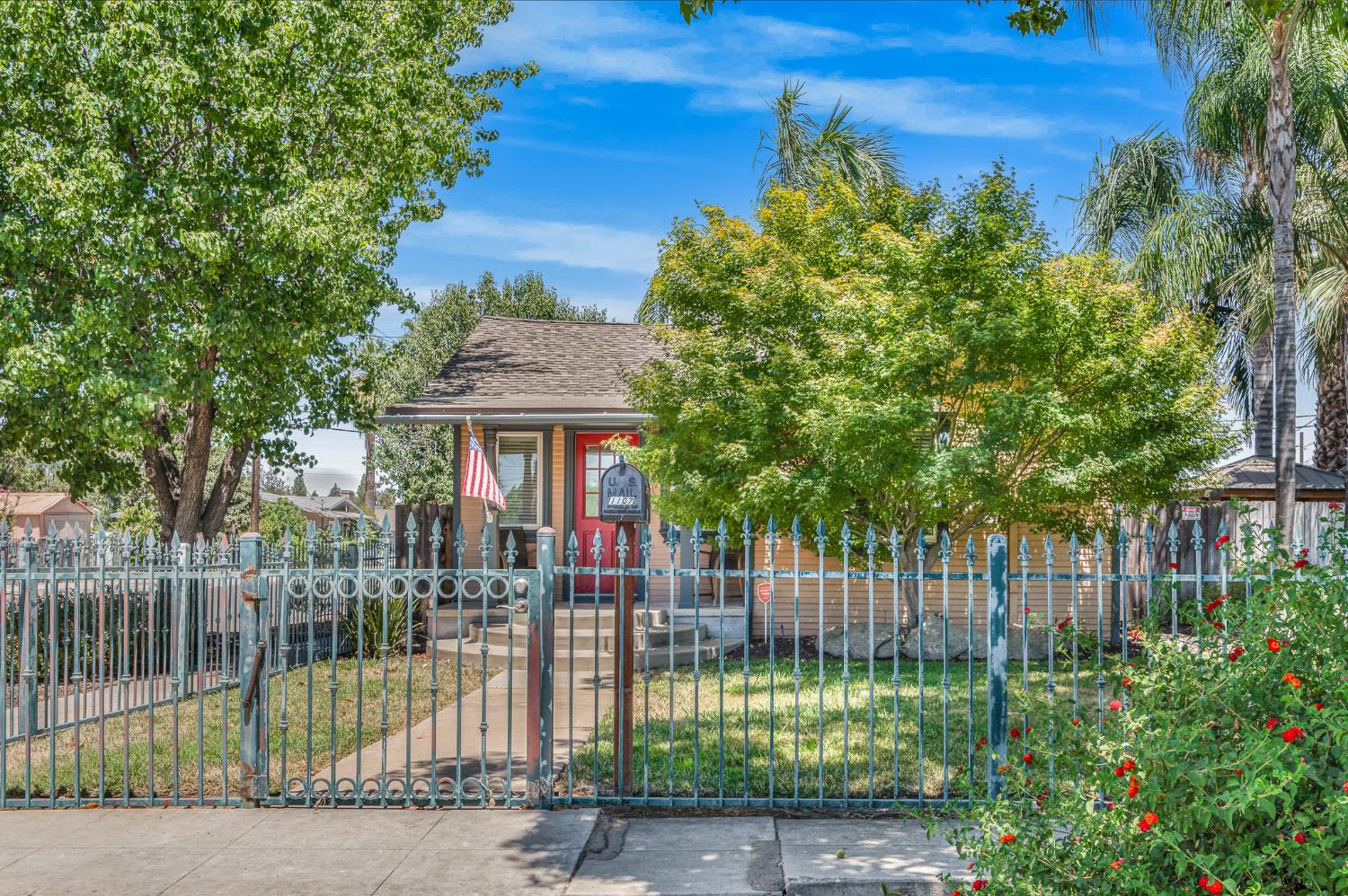 1107 E Brown Ave, Fresno, CA 93704