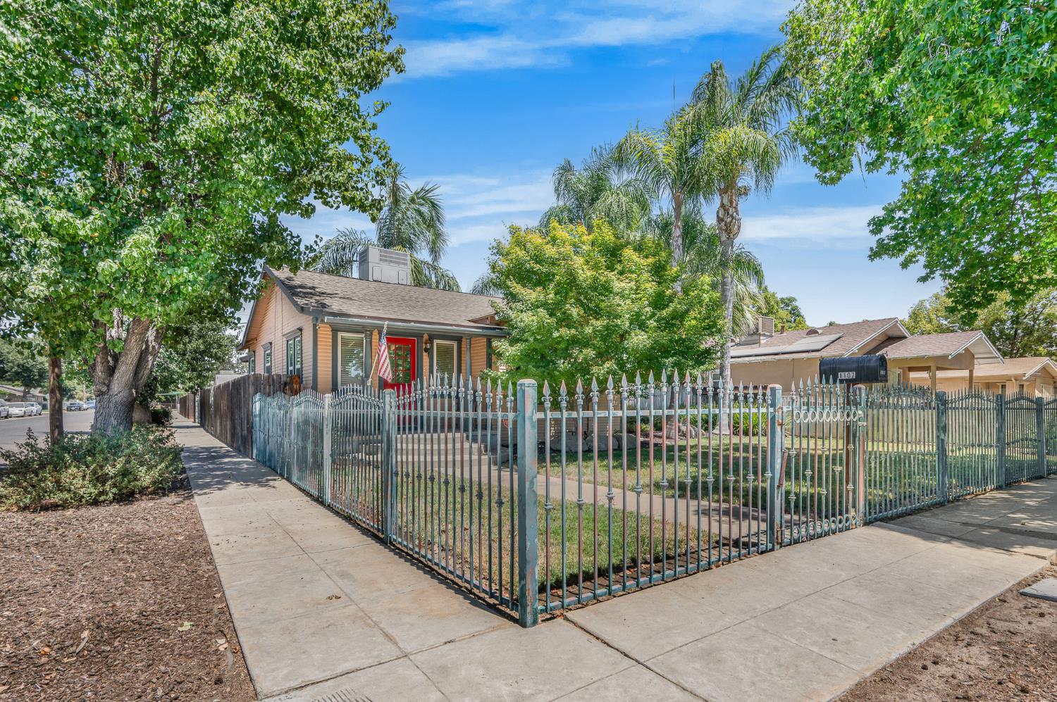 1107 E Brown Ave, Fresno, CA 93704
