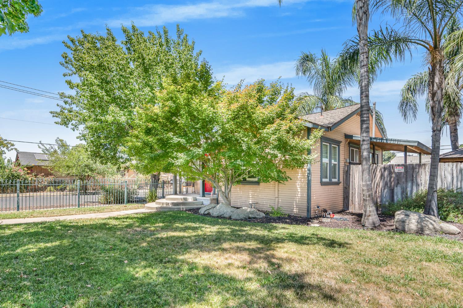 1107 E Brown Ave, Fresno, CA 93704