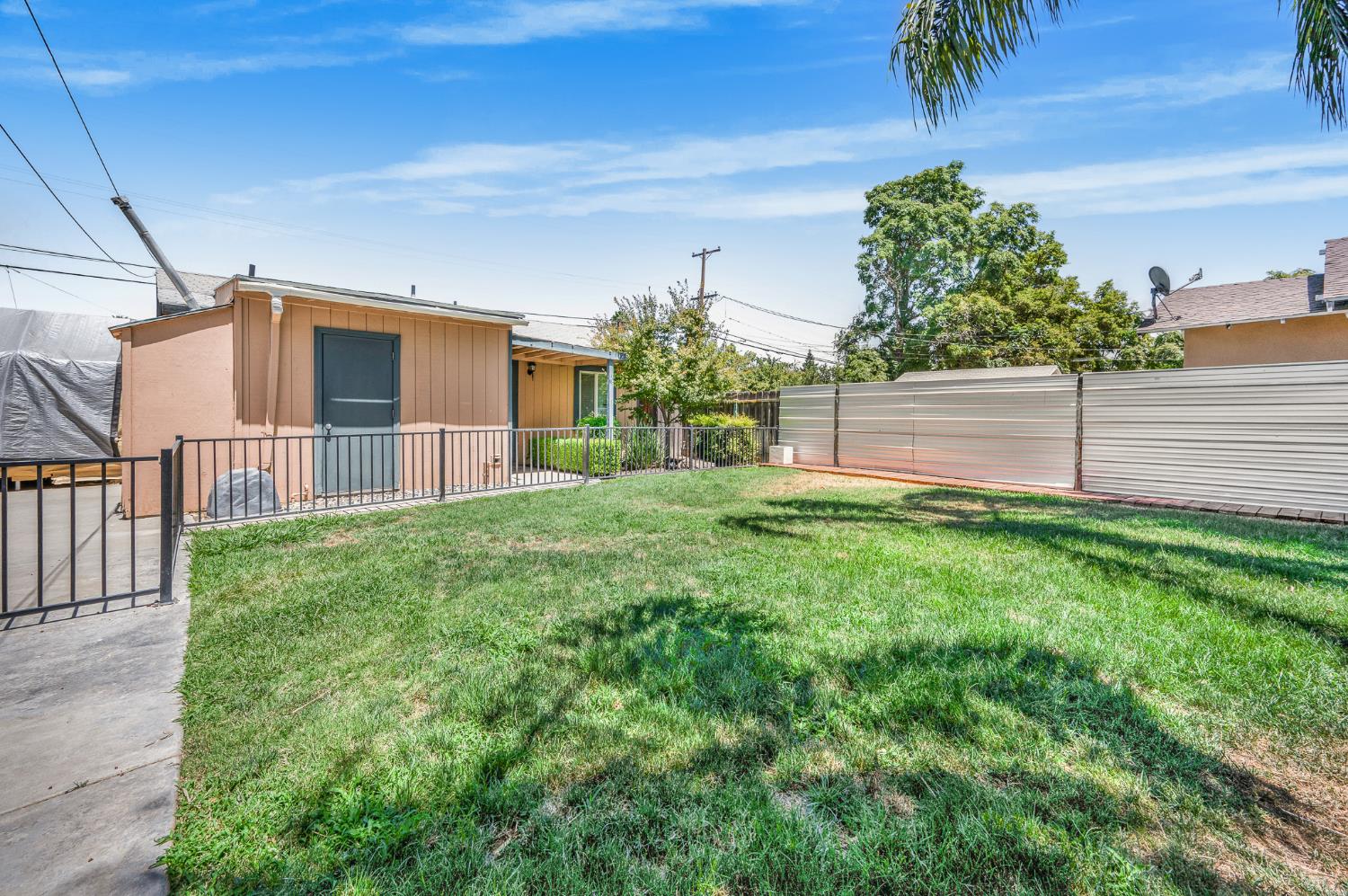 1107 E Brown Ave, Fresno, CA 93704