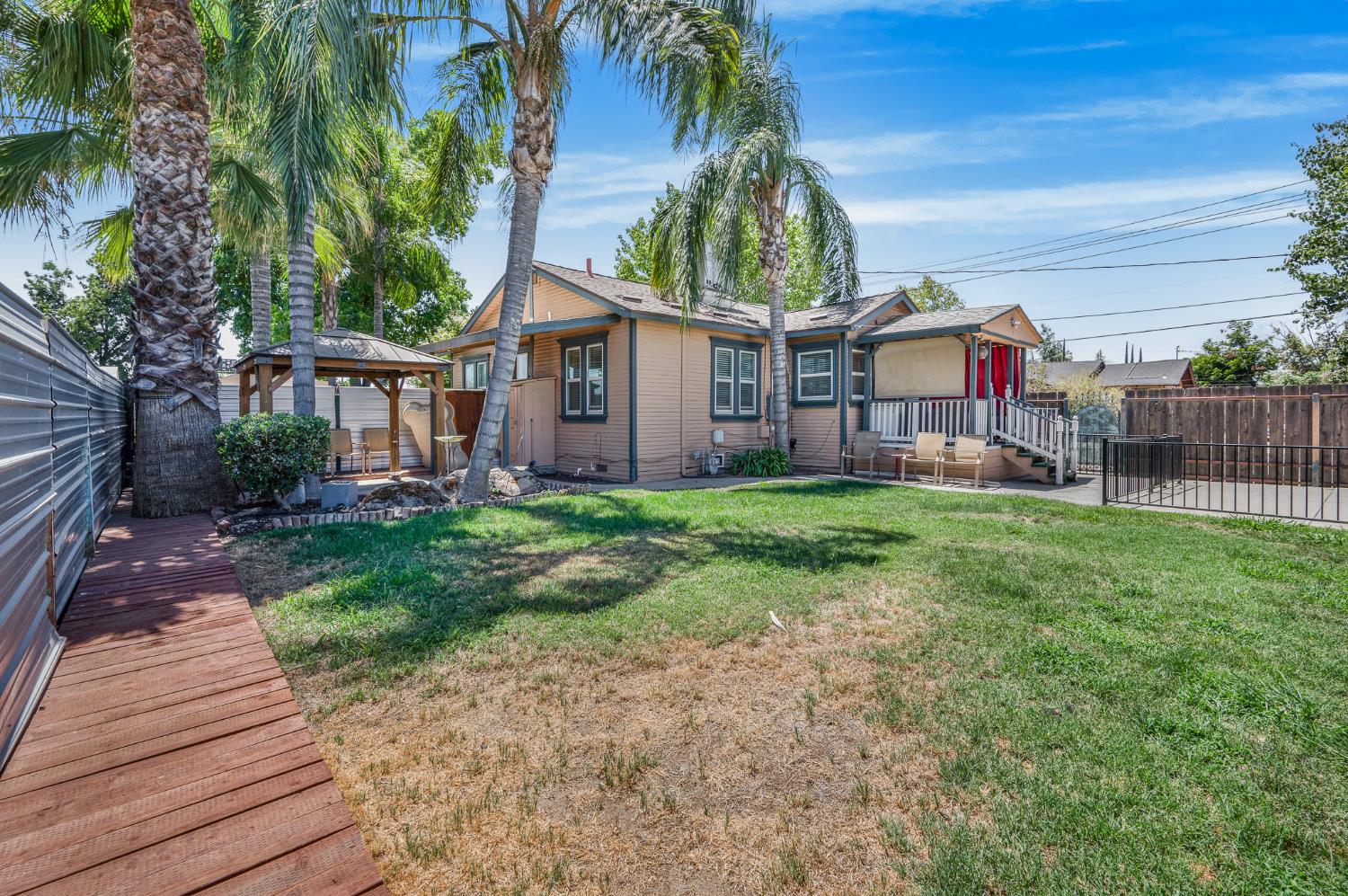 1107 E Brown Ave, Fresno, CA 93704