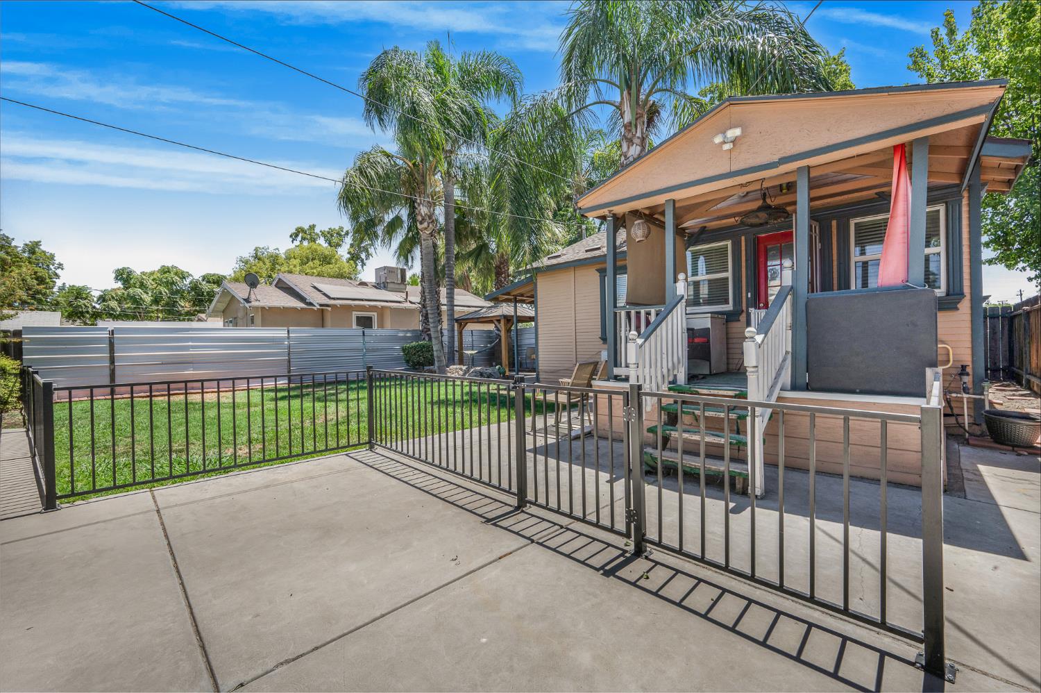 1107 E Brown Ave, Fresno, CA 93704