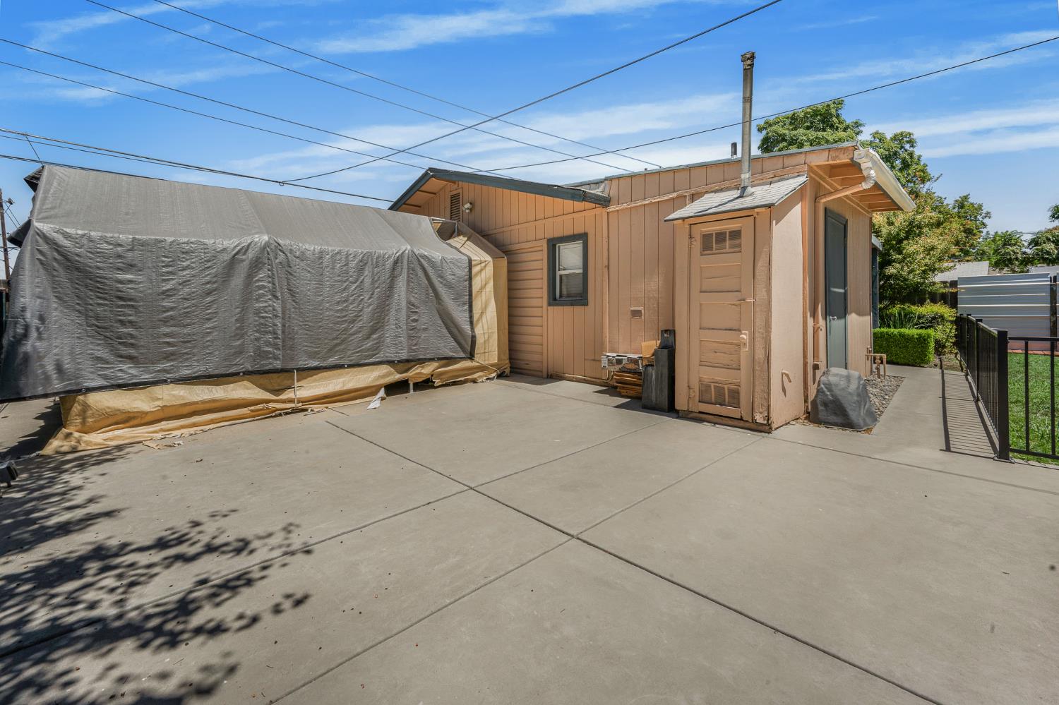 1107 E Brown Ave, Fresno, CA 93704