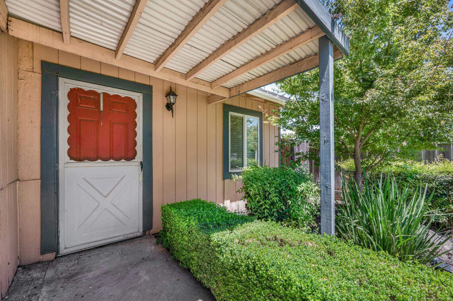 1107 E Brown Ave, Fresno, CA 93704