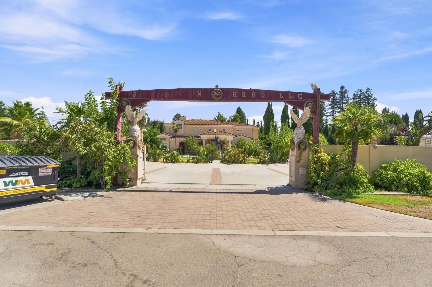 8067 N Belmont Ave, Fresno, CA 93737