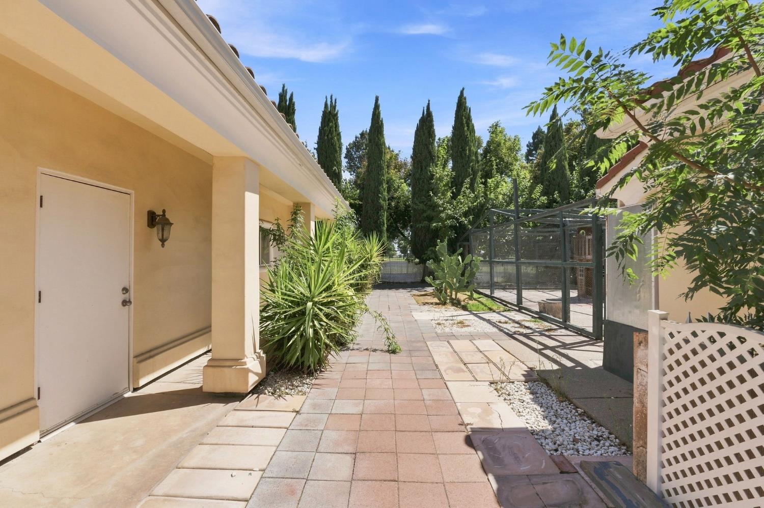 8067 N Belmont Ave, Fresno, CA 93737
