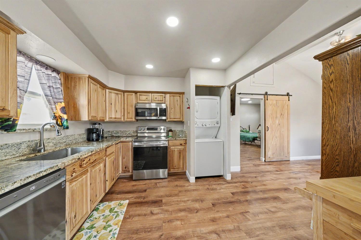 17112 Monreal Rd, Madera, CA 93636