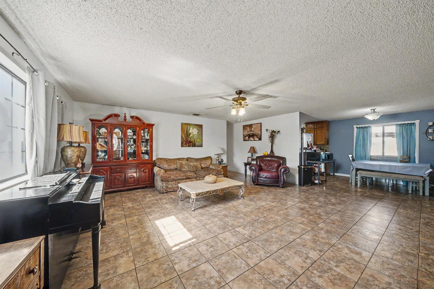 17112 Monreal Rd, Madera, CA 93636