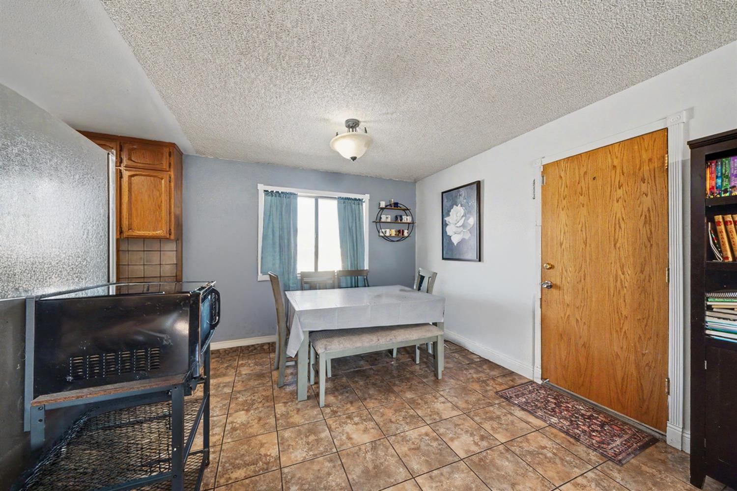 17112 Monreal Rd, Madera, CA 93636