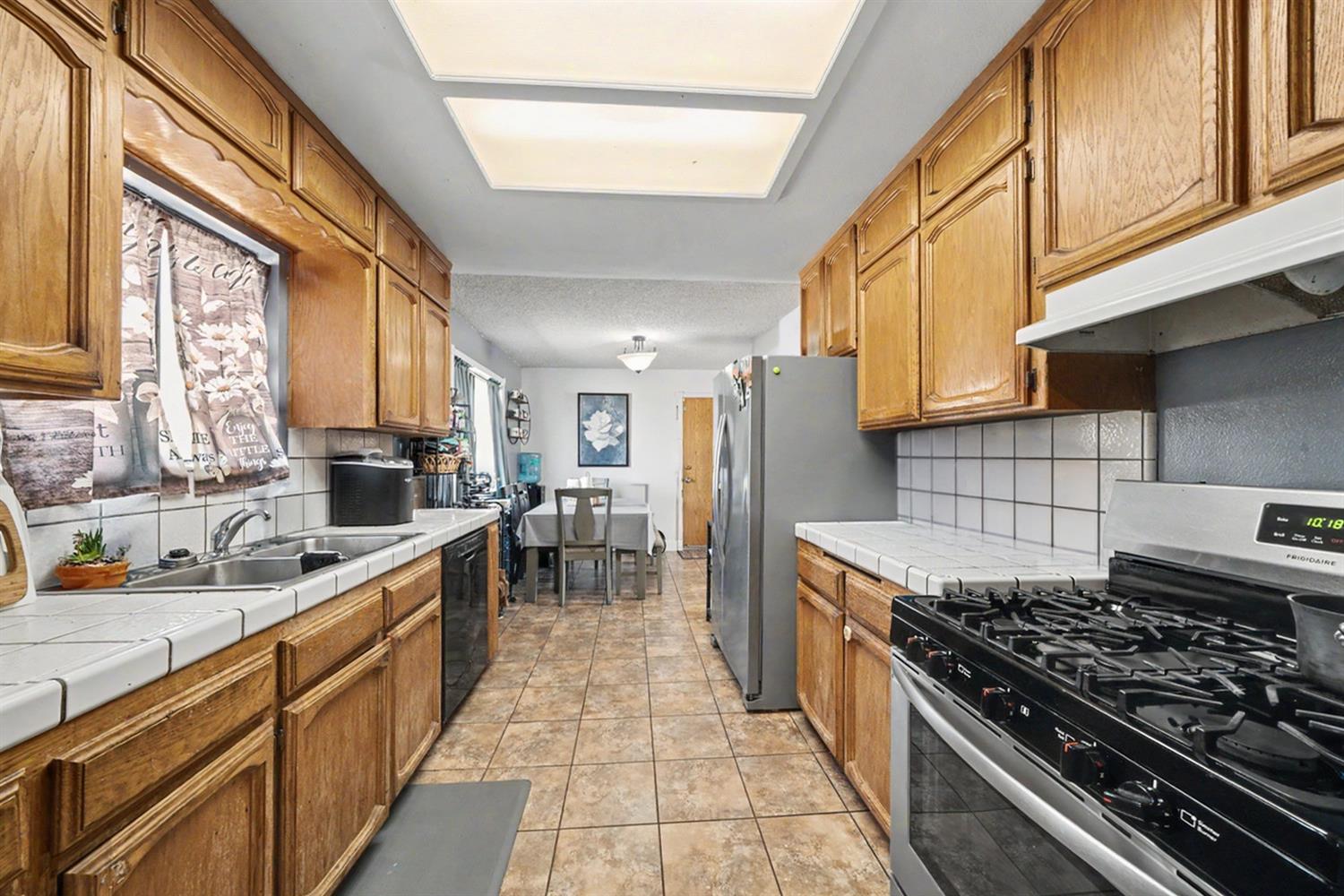 17112 Monreal Rd, Madera, CA 93636