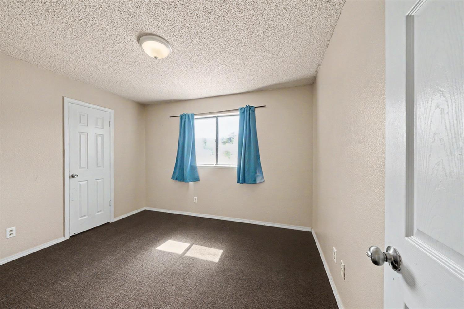17112 Monreal Rd, Madera, CA 93636