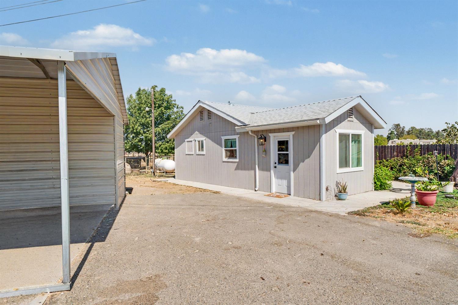 17112 Monreal Rd, Madera, CA 93636