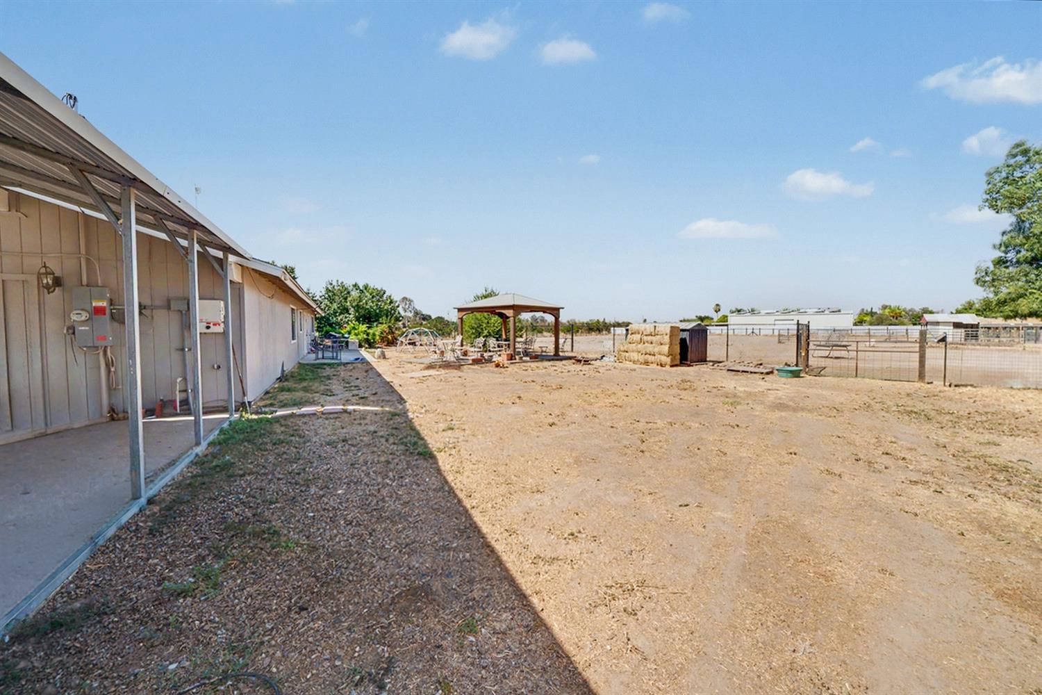 17112 Monreal Rd, Madera, CA 93636