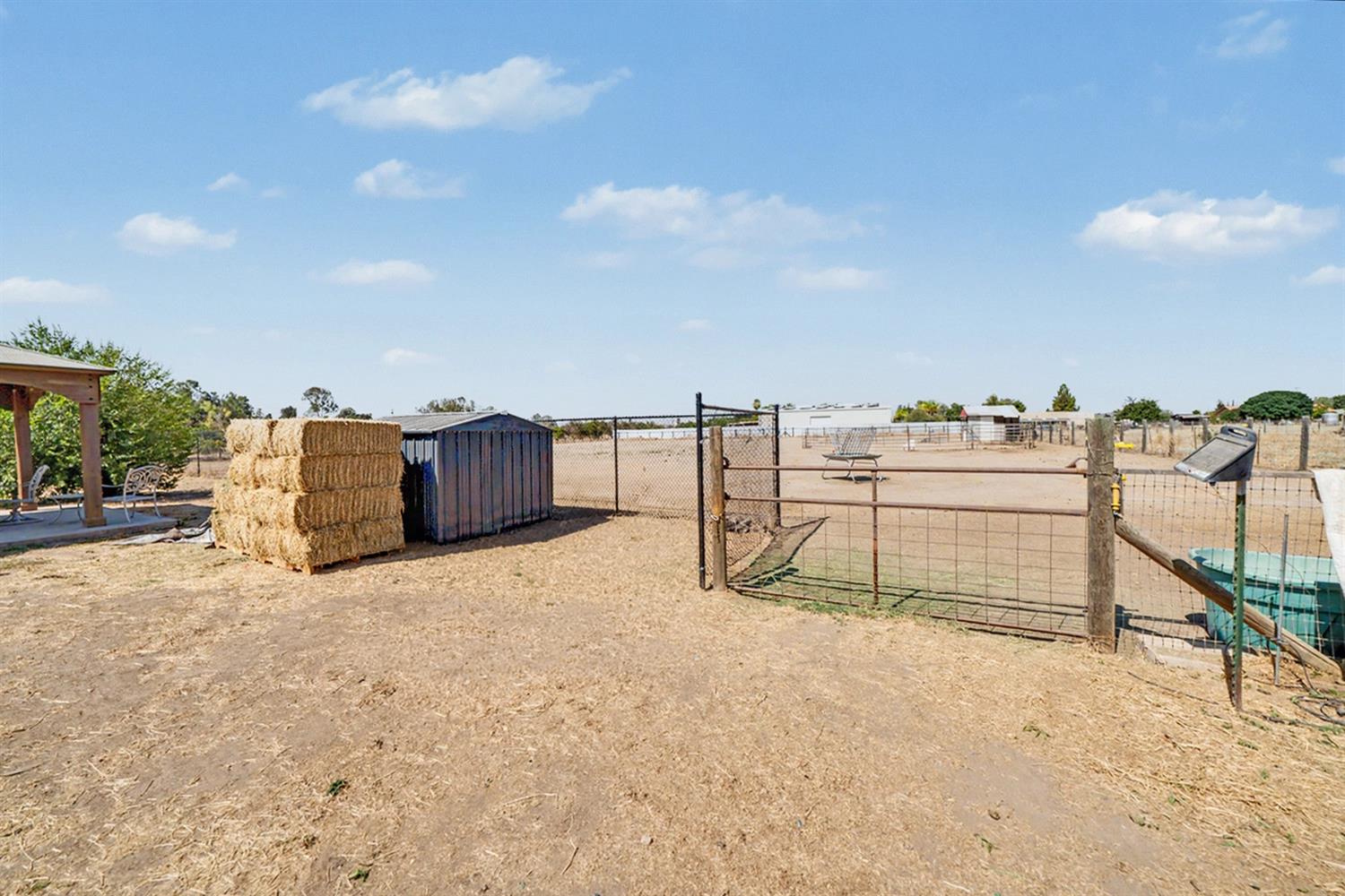17112 Monreal Rd, Madera, CA 93636