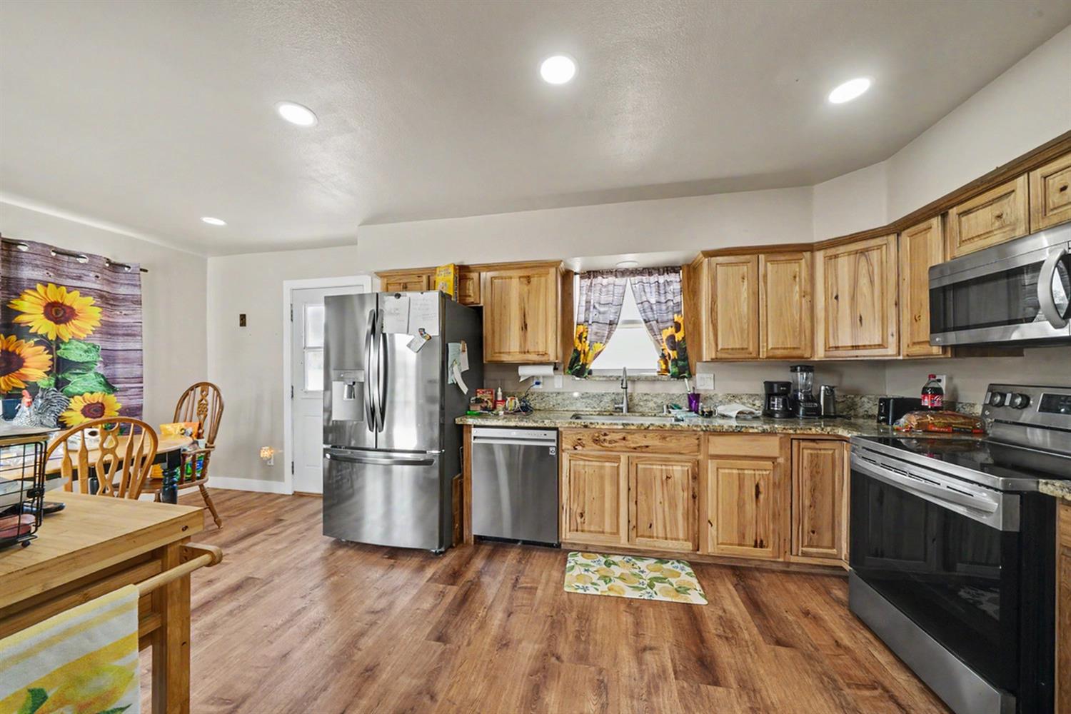 17112 Monreal Rd, Madera, CA 93636