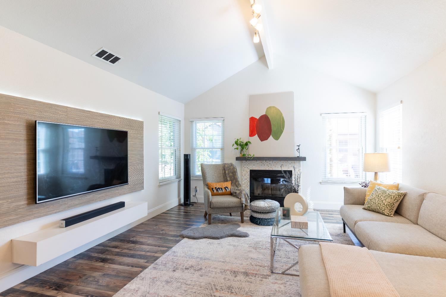 8147 N Cedar Ave #211, Fresno, CA 93720