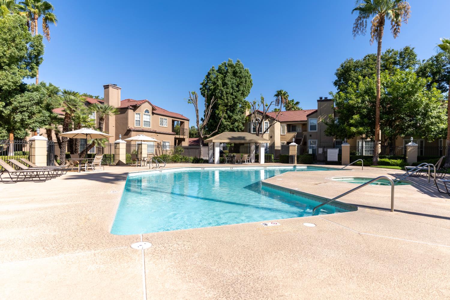 8147 N Cedar Ave #211, Fresno, CA 93720