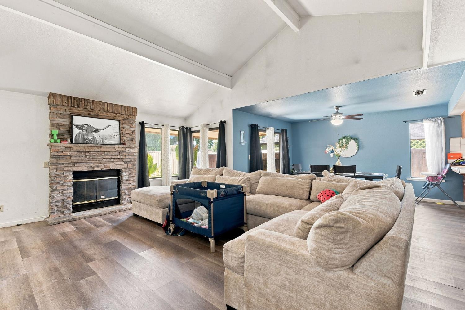 933 Barnett Way, Madera, CA 93637