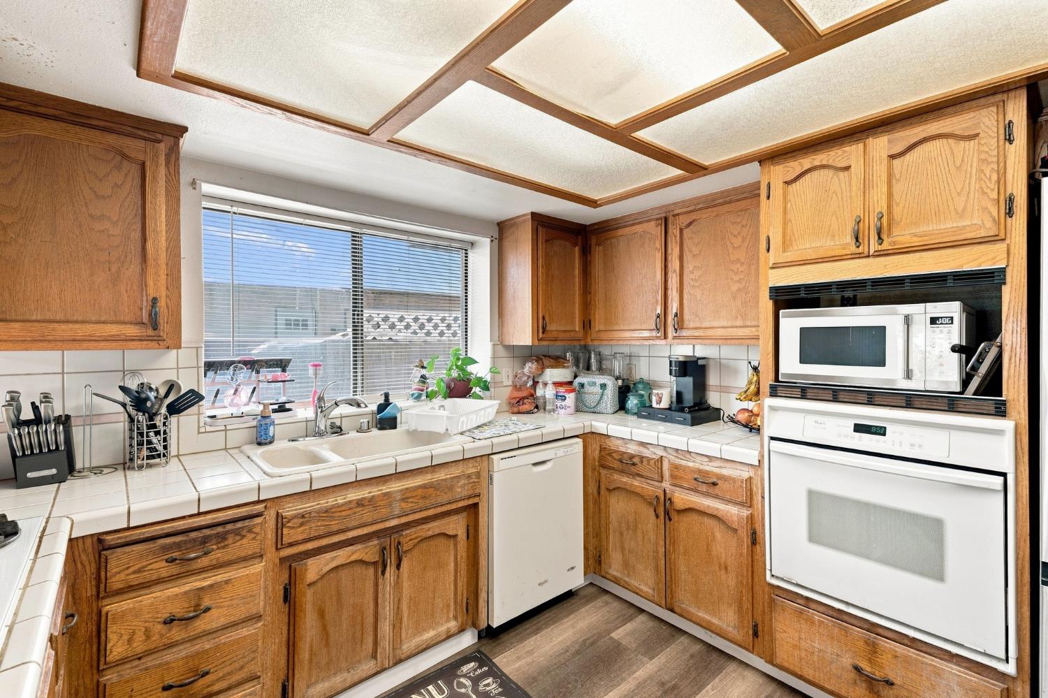 933 Barnett Way, Madera, CA 93637