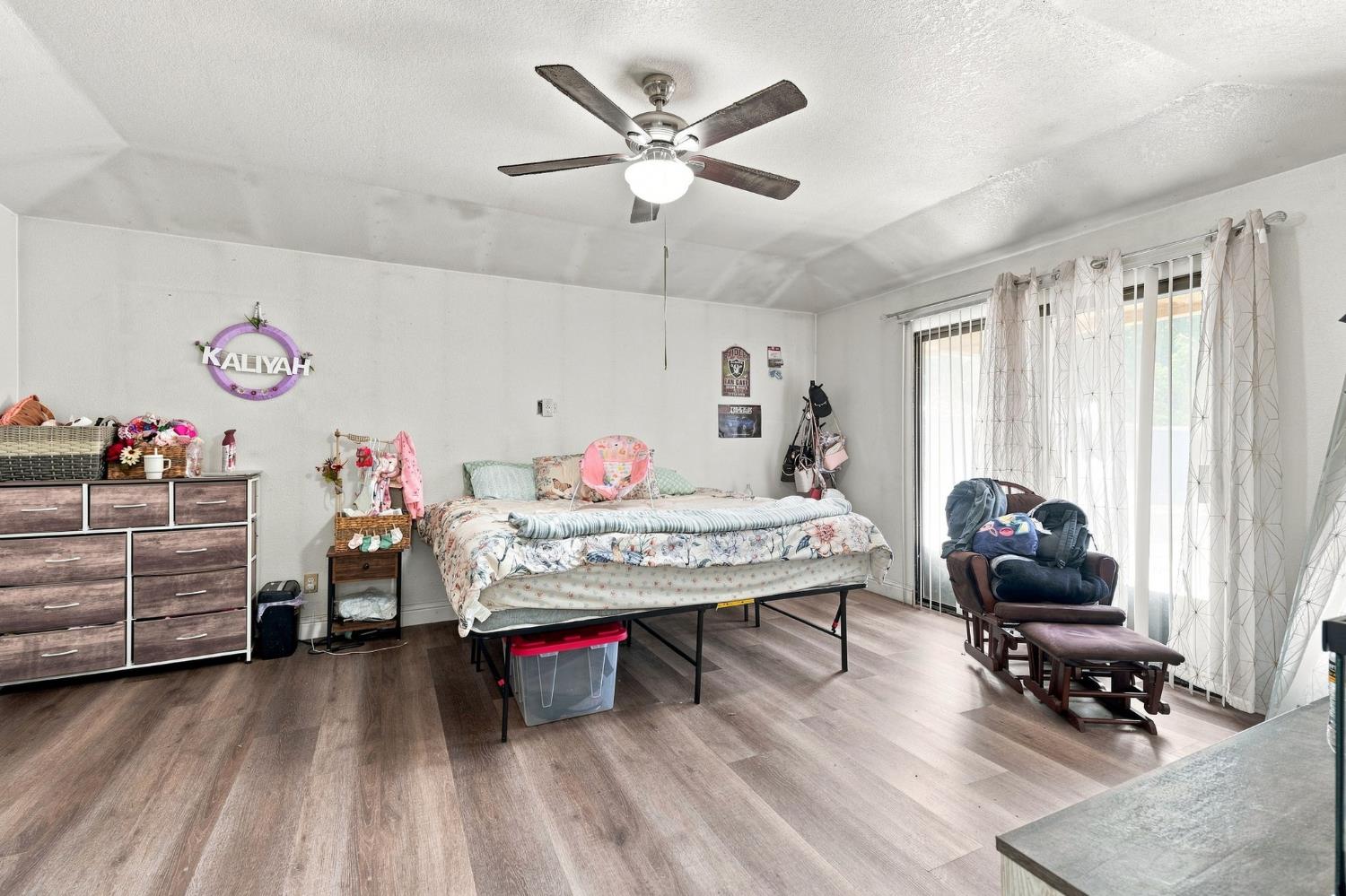 933 Barnett Way, Madera, CA 93637