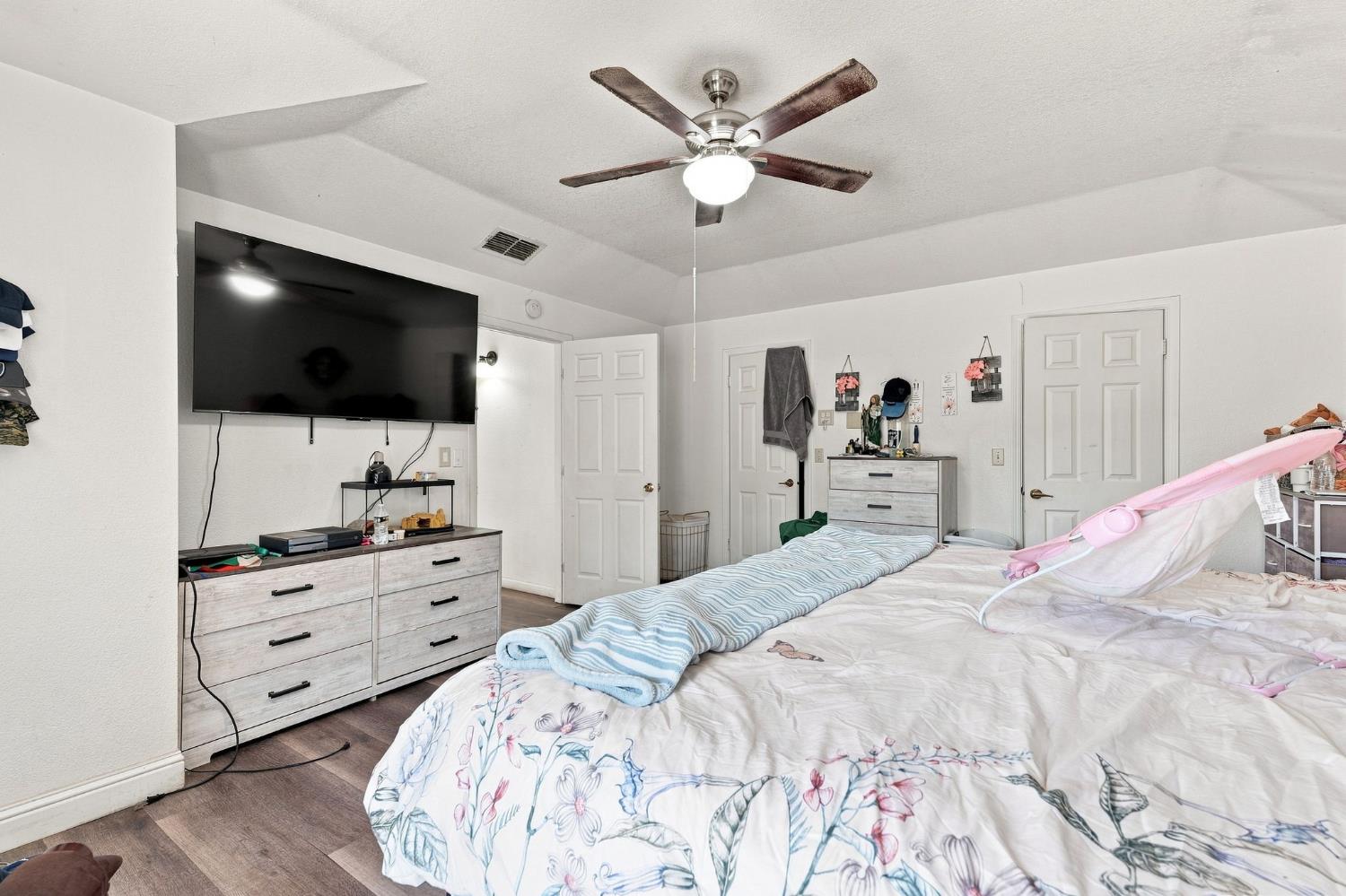 933 Barnett Way, Madera, CA 93637