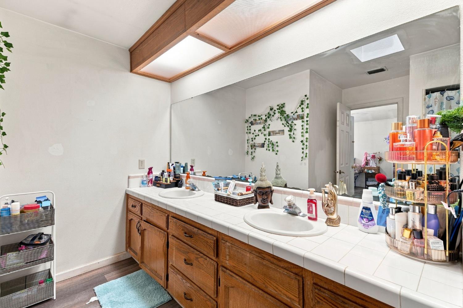 933 Barnett Way, Madera, CA 93637