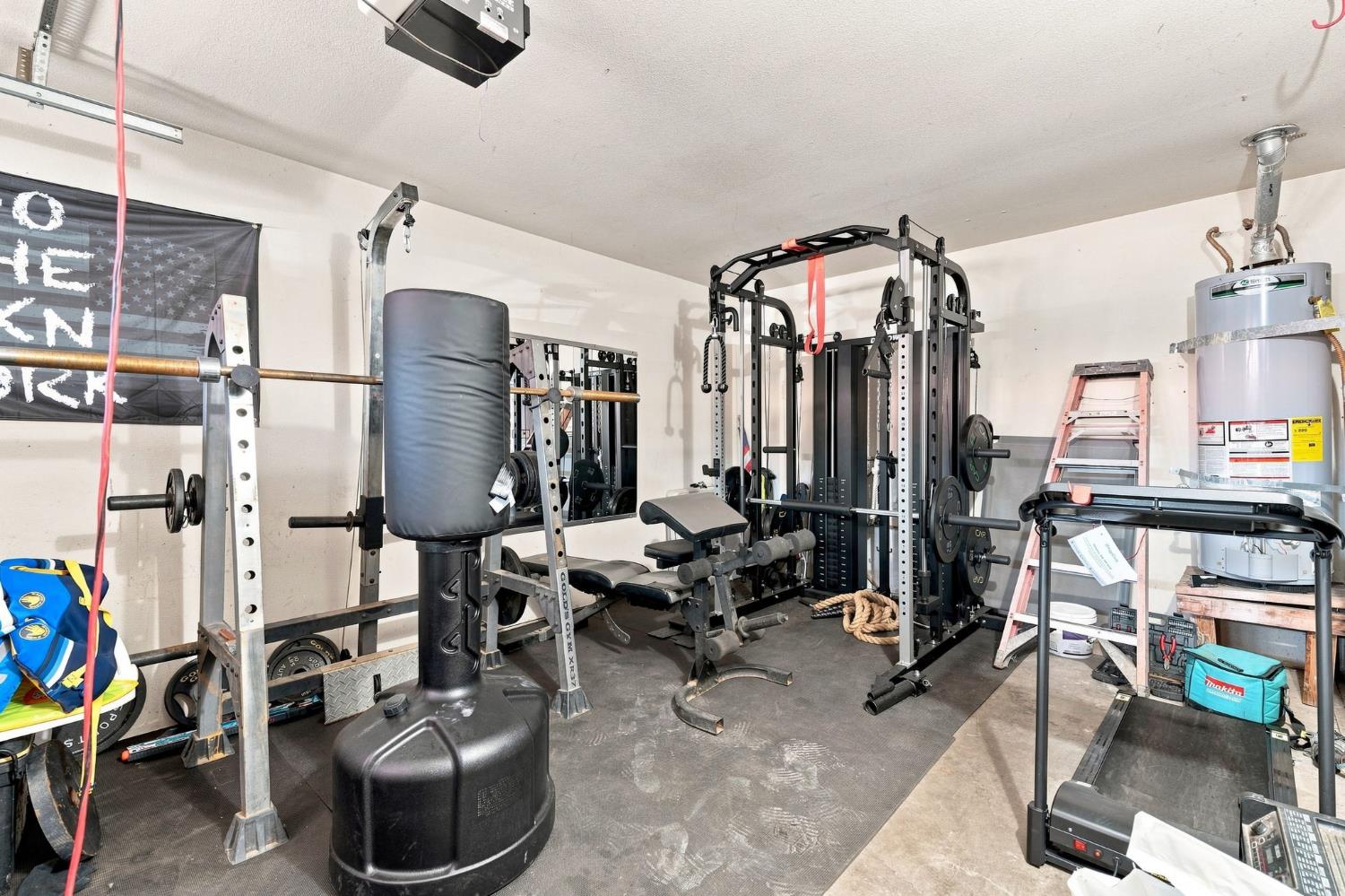 933 Barnett Way, Madera, CA 93637