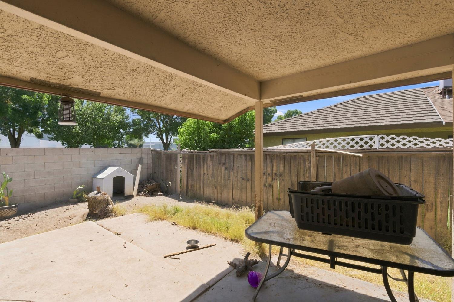 933 Barnett Way, Madera, CA 93637