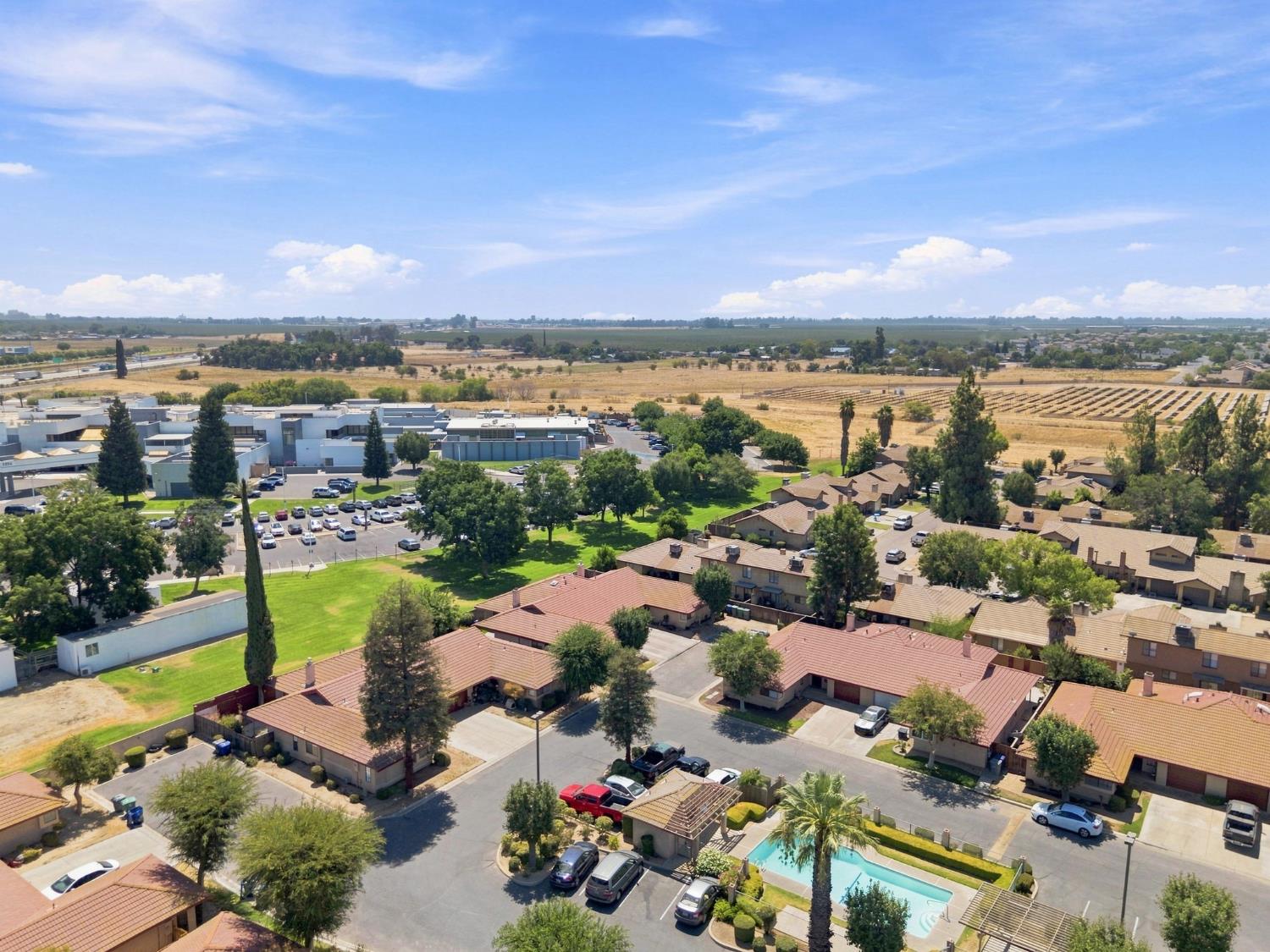 933 Barnett Way, Madera, CA 93637