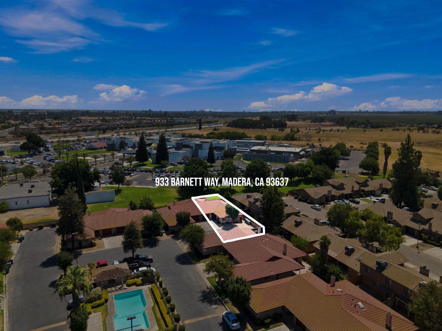 933 Barnett Way, Madera, CA 93637