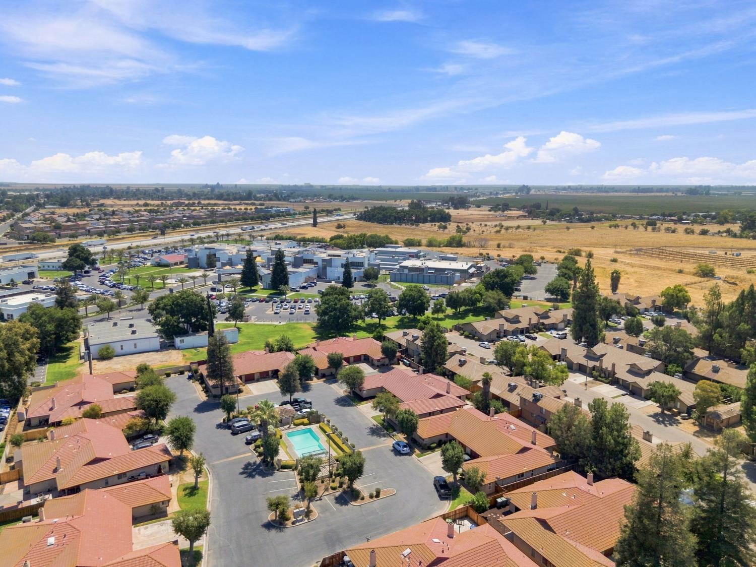 933 Barnett Way, Madera, CA 93637