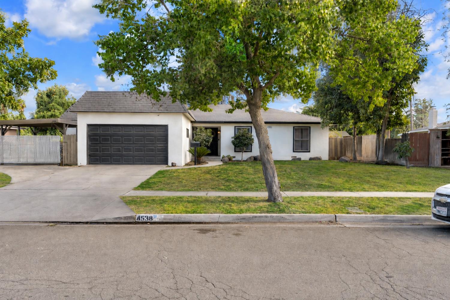 4538 E Ashcroft, Fresno, CA 93726