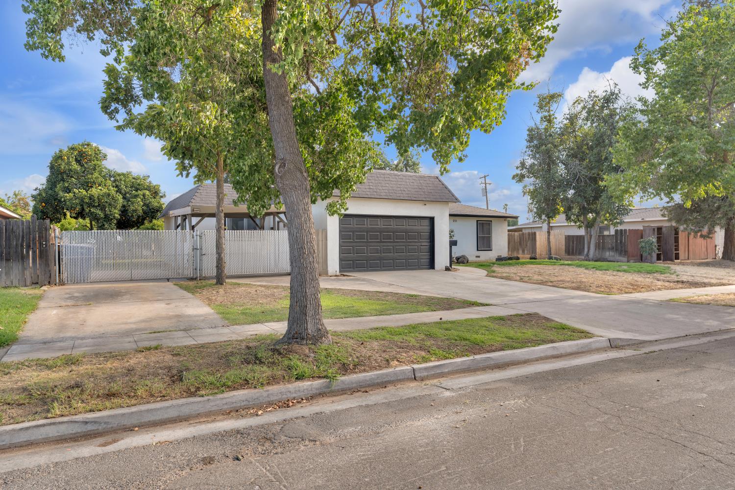 4538 E Ashcroft, Fresno, CA 93726