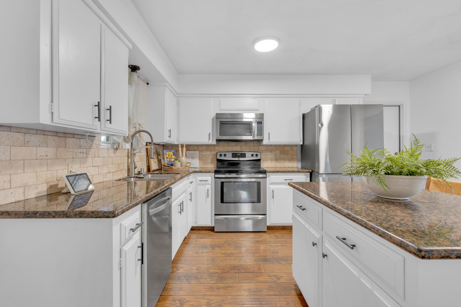 4538 E Ashcroft, Fresno, CA 93726