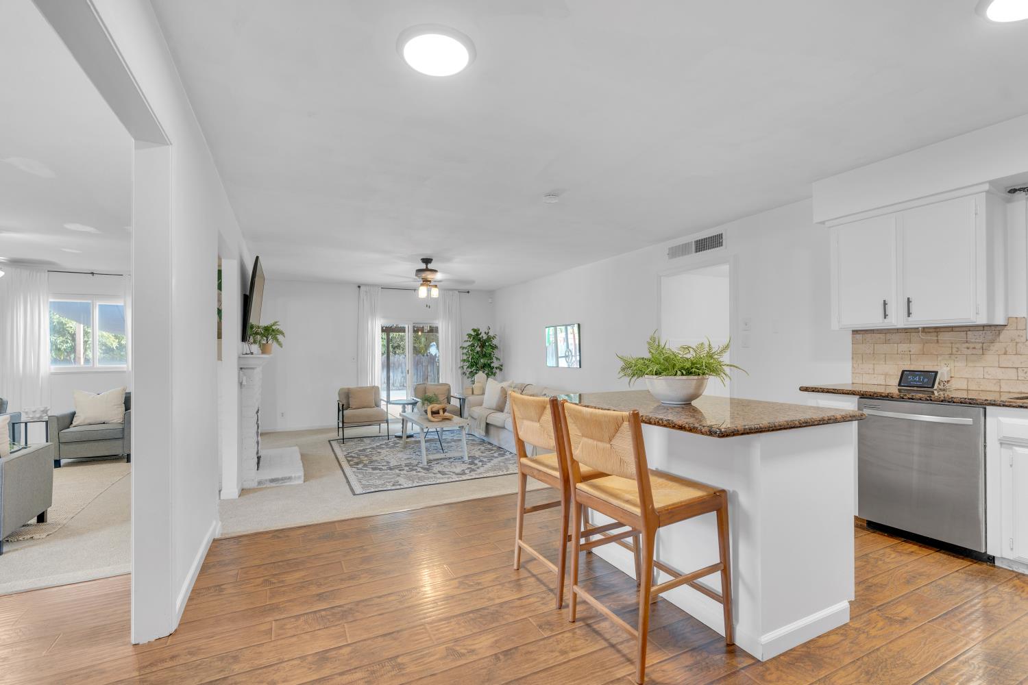 4538 E Ashcroft, Fresno, CA 93726