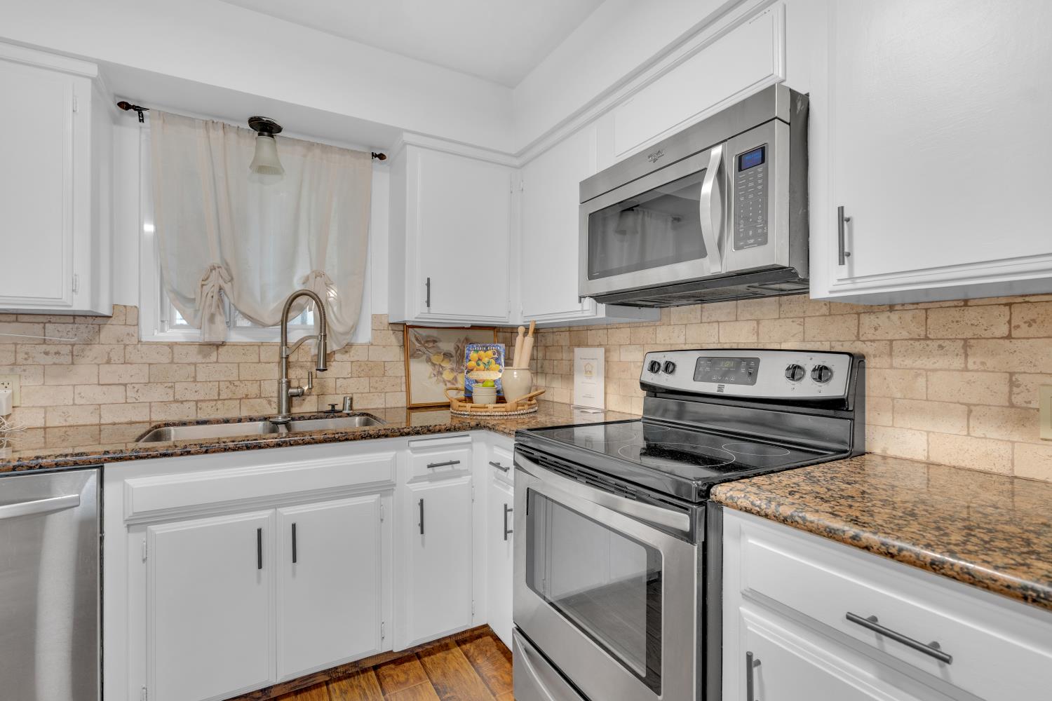 4538 E Ashcroft, Fresno, CA 93726