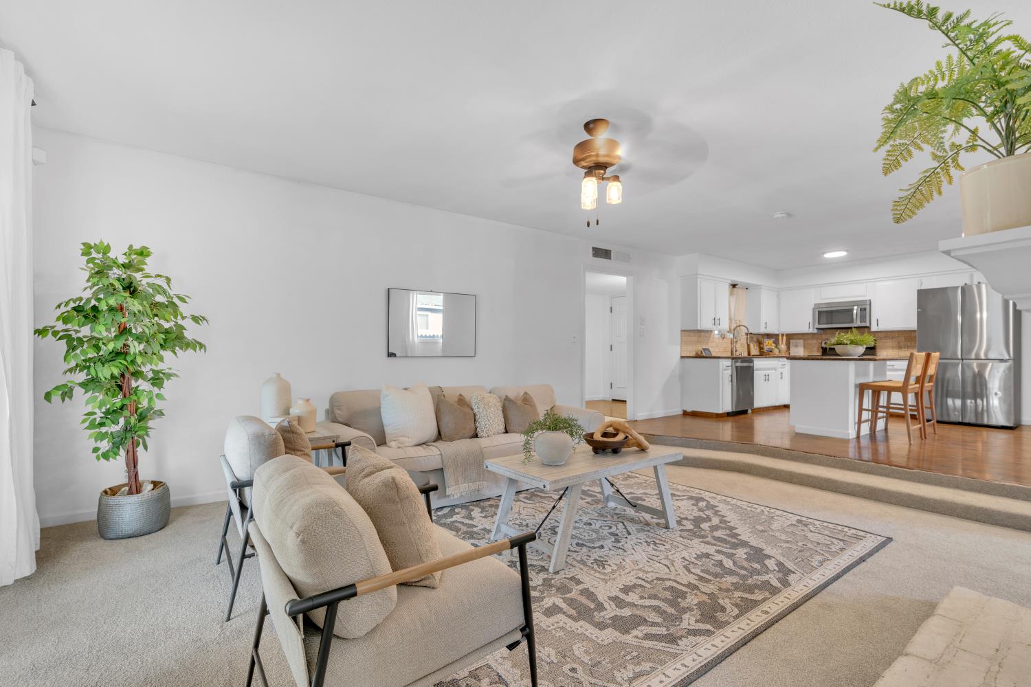 4538 E Ashcroft, Fresno, CA 93726