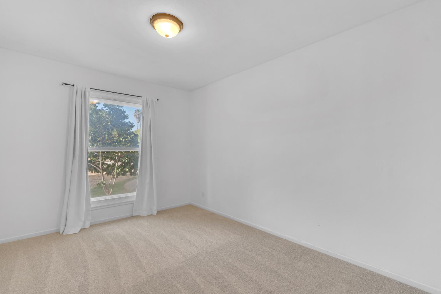 4538 E Ashcroft, Fresno, CA 93726