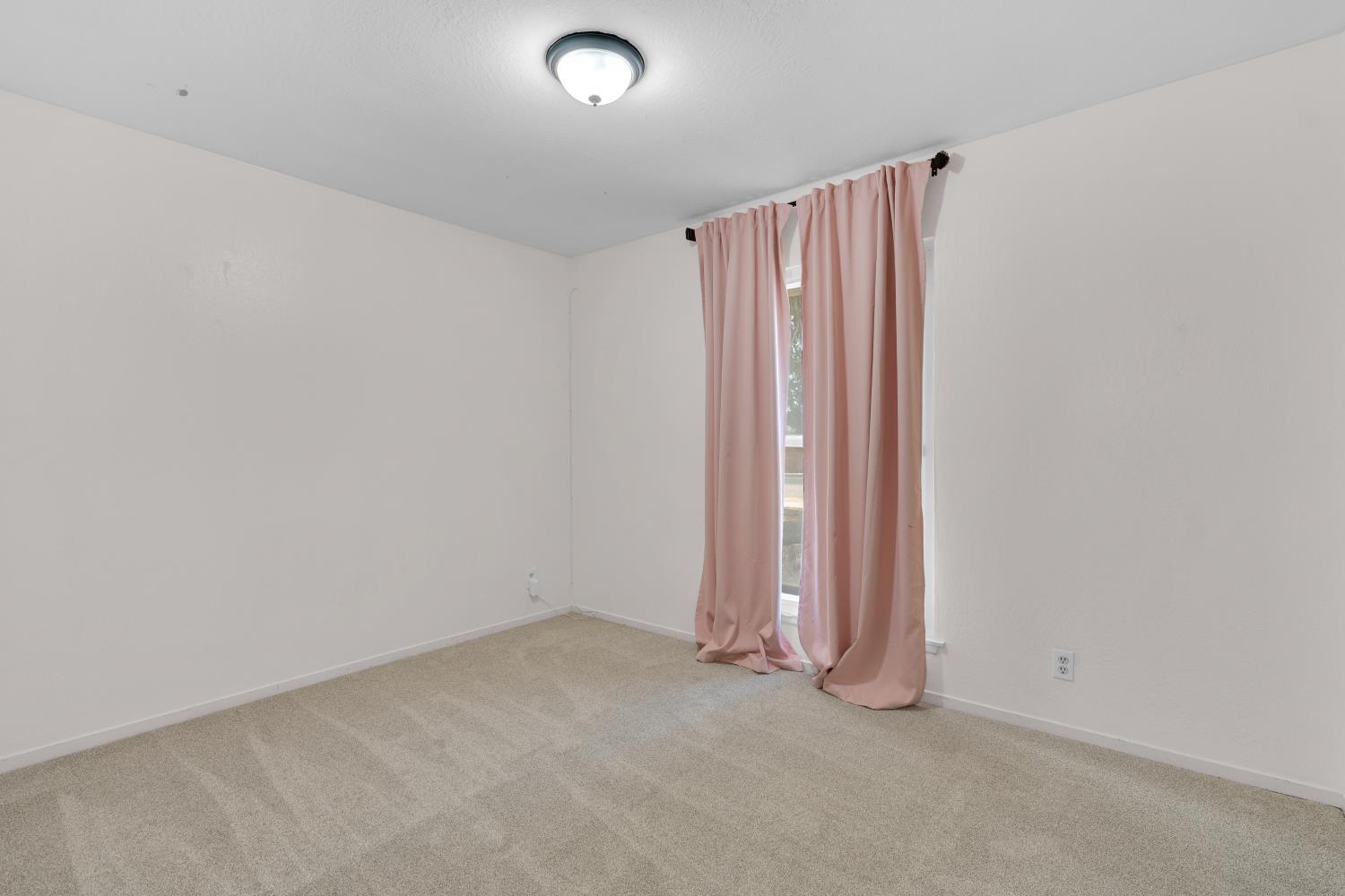 4538 E Ashcroft, Fresno, CA 93726