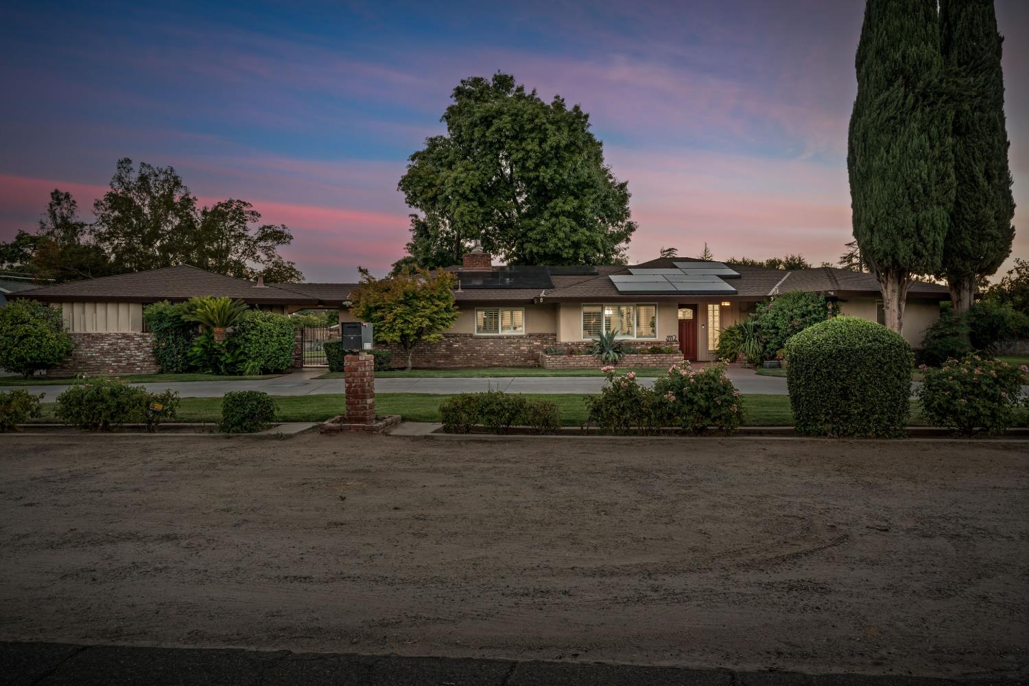 1112 S Sunnyside Ave, Fresno, CA 93727